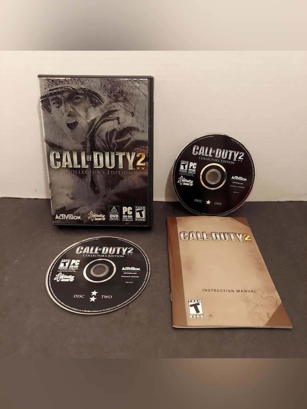 Call of Duty 2 Collector's Edition PC game 2005 WWII Shooter 2 Disc Set Complete